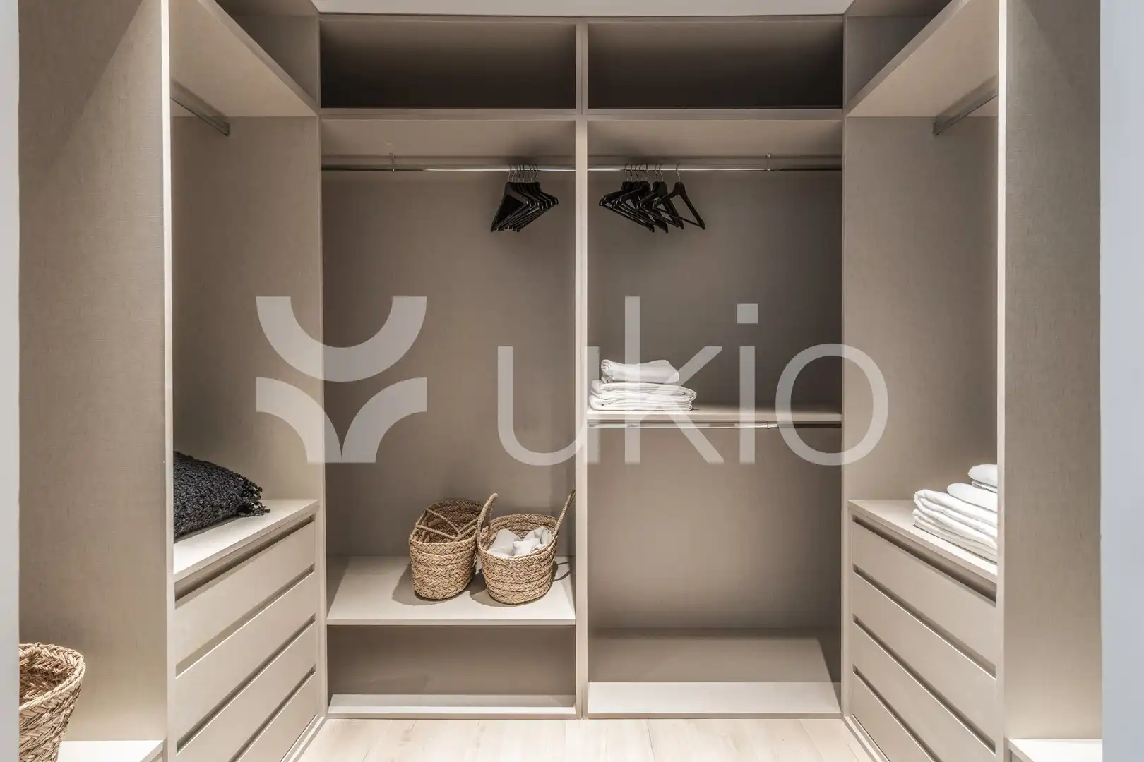 Habitación de Apartamento de alquiler en Madrid con Aire acondicionado, Calefacción y Amueblado