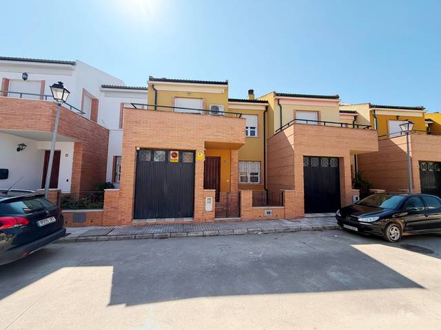 Casa adosada en Venta en Calle Enrique Granados, 2 en Campillos