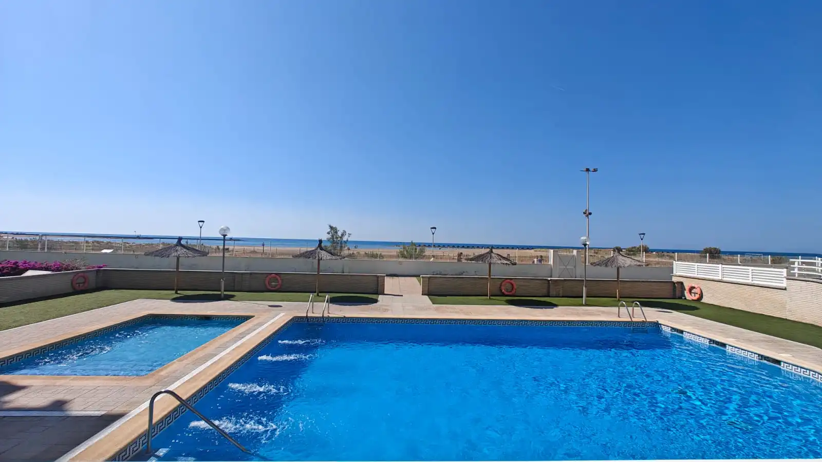 Schwimmbecken von Wohnung zum Verkauf in Cunit mit Klimaanlage, Heizung und Terrasse