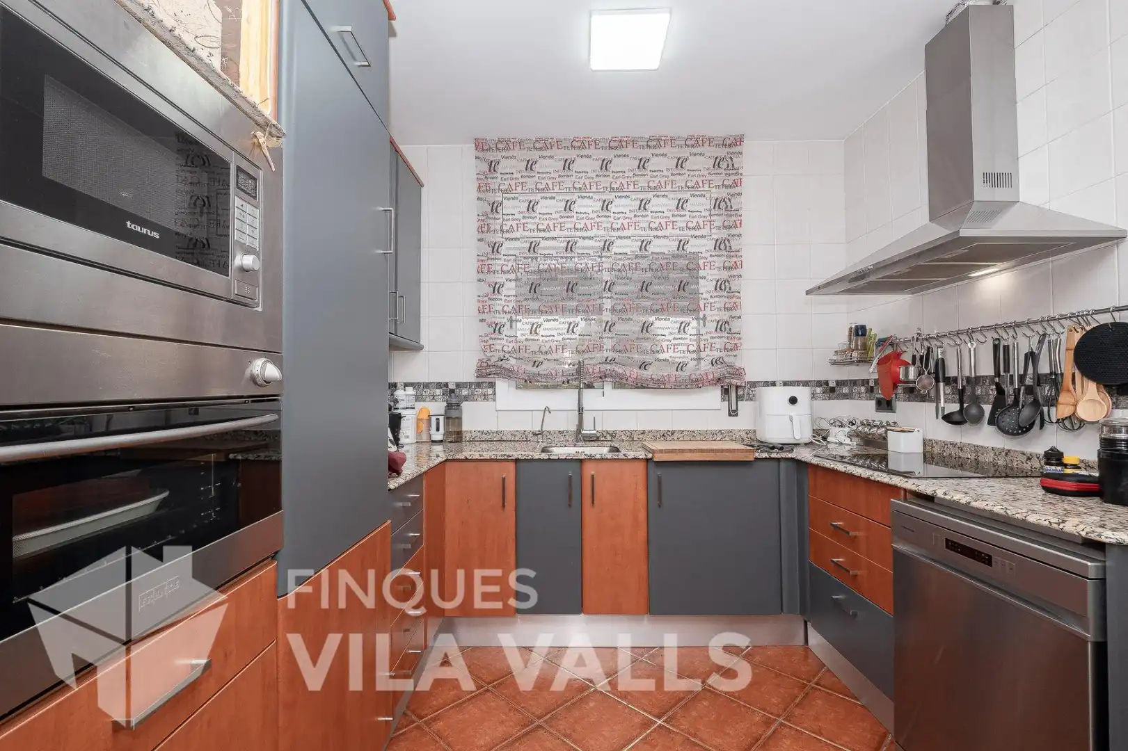 Cuina de Casa o xalet en venda en Bigues i Riells del Fai amb Jardí privat, Terrassa i Traster