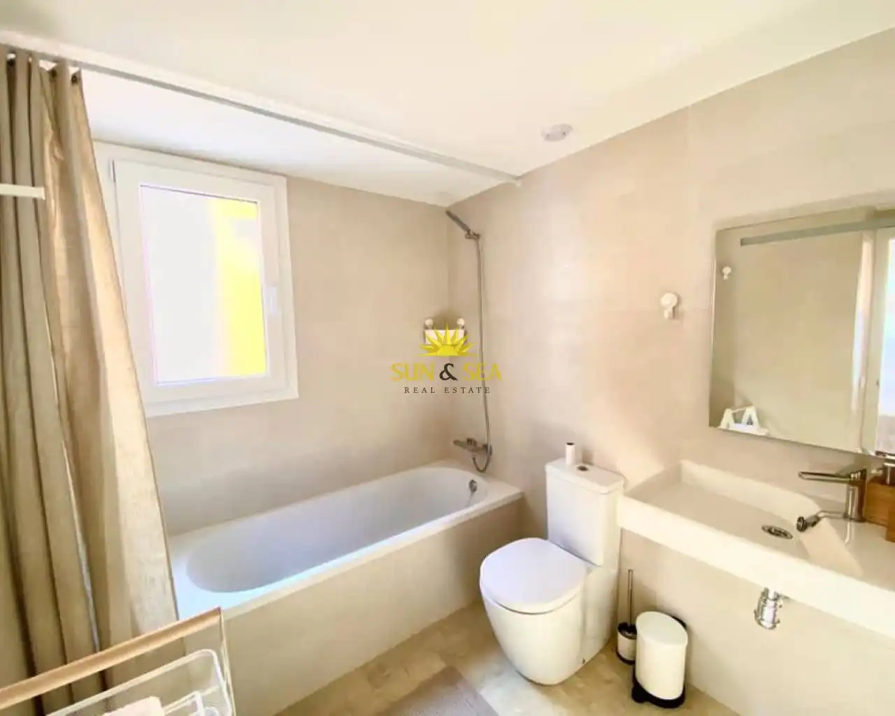 Bathroom of Apartments for rent in Torrevieja  with Air Conditioner, Heating and Terrace