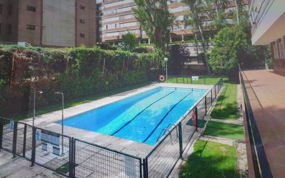 Swimming pool of Flat to rent in  Madrid Capital  with Swimming Pool