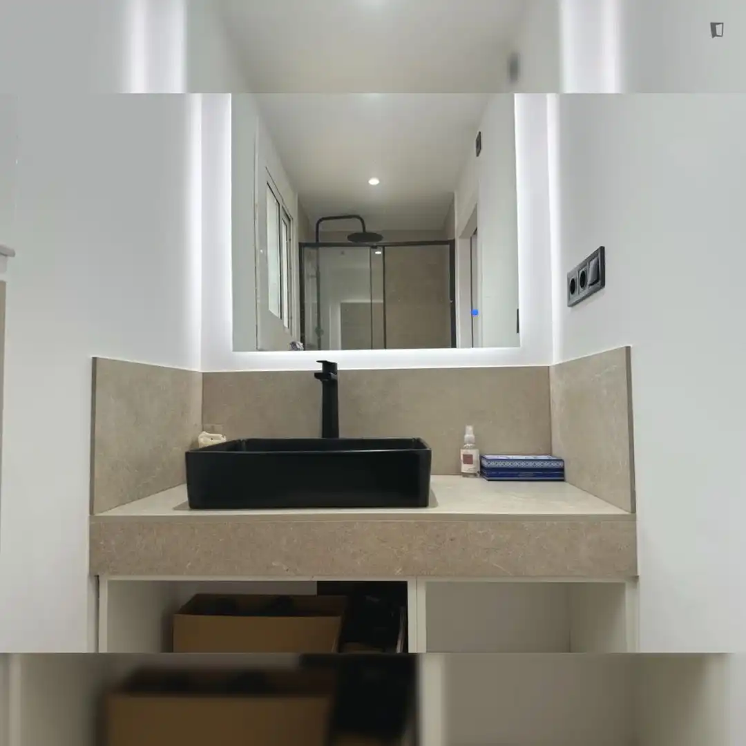 Bathroom of Apartments for rent in L'Hospitalet de Llobregat  with Furnished, Oven and Washing machine
