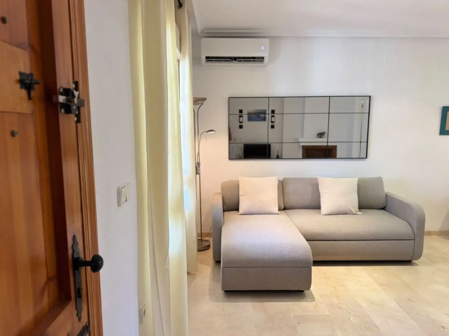 Adosado con piscina en venta en Calle Ciruela 19