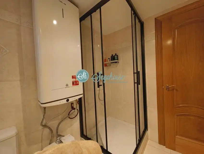 Baño de Piso en venta en Segovia con Aire acondicionado y Calefacción
