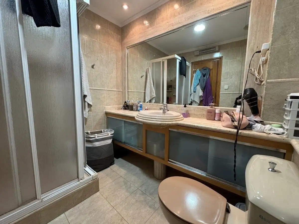 Bathroom of Flat for sale in Tavernes de la Valldigna  with Air Conditioner and Storage room