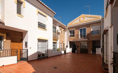 Exterior view of Single-family semi-detached for sale in La Zubia  with Air Conditioner and Heating