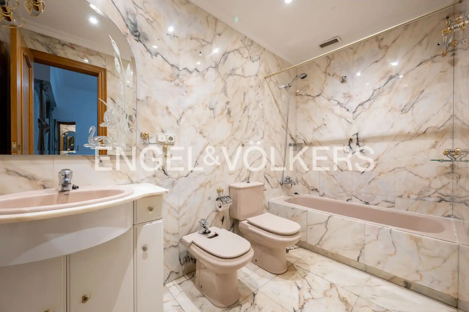 Badezimmer von Wohnung zum Verkauf in Donostia - San Sebastián  mit Heizung, Parkett und Abstellraum