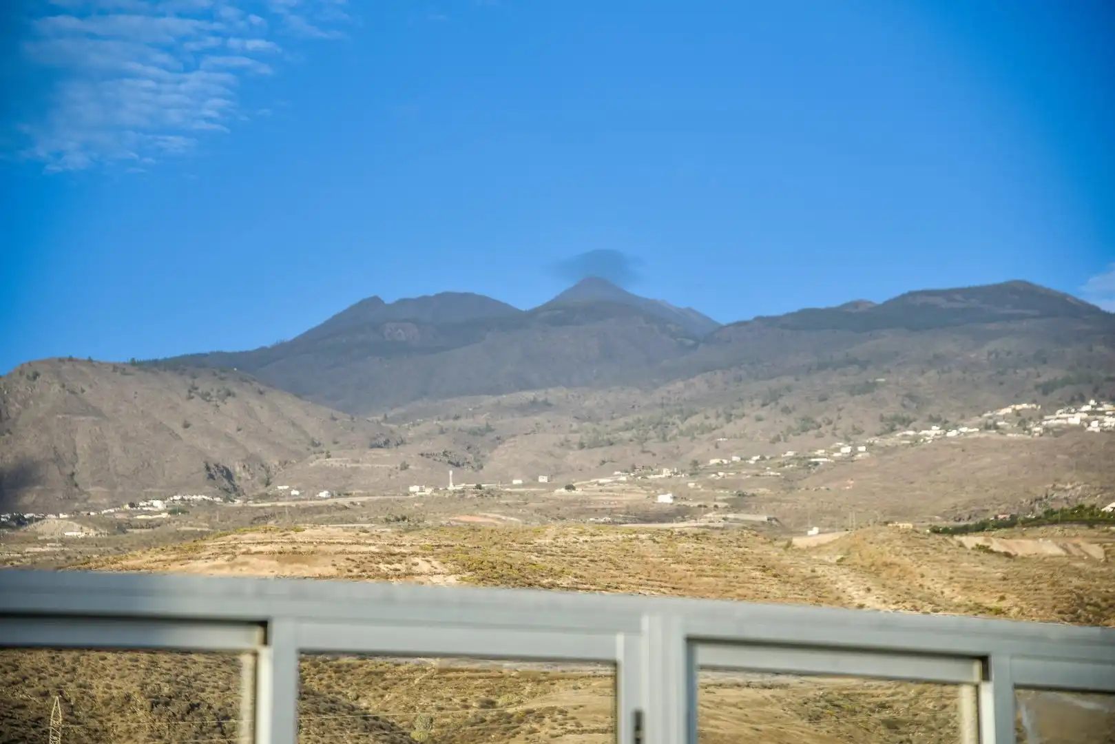 Vista exterior de Àtic en venda en Adeje amb Piscina comunitària
