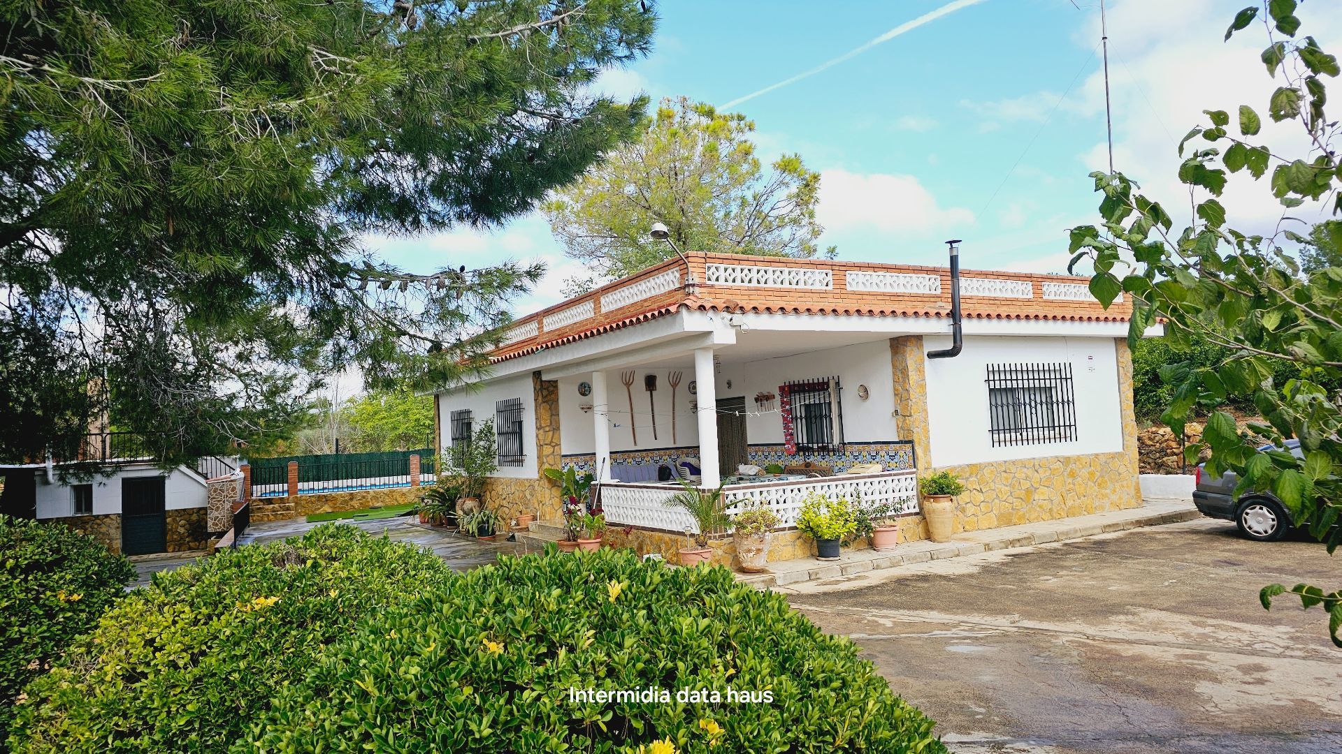 Vista exterior de Casa o xalet en venda en Torrent amb Aire condicionat, Calefacció i Jardí privat