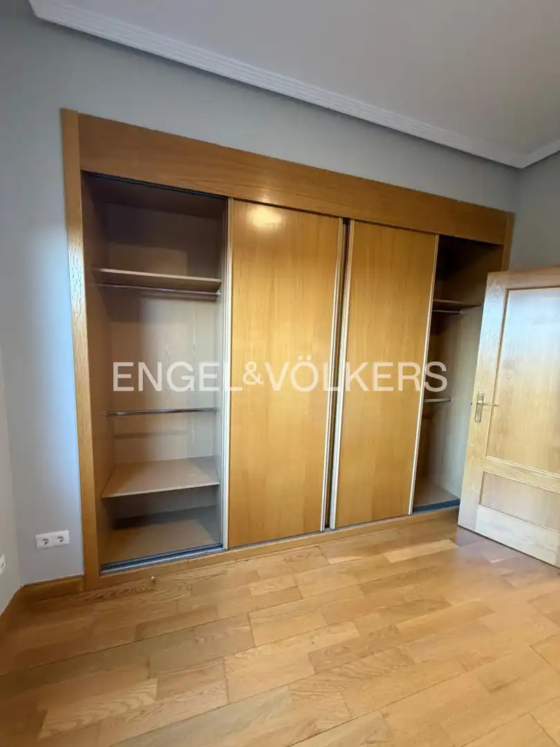 Habitación de Apartamento de alquiler en San Sebastián de los Reyes con Aire acondicionado, Calefacción y Jardín privado