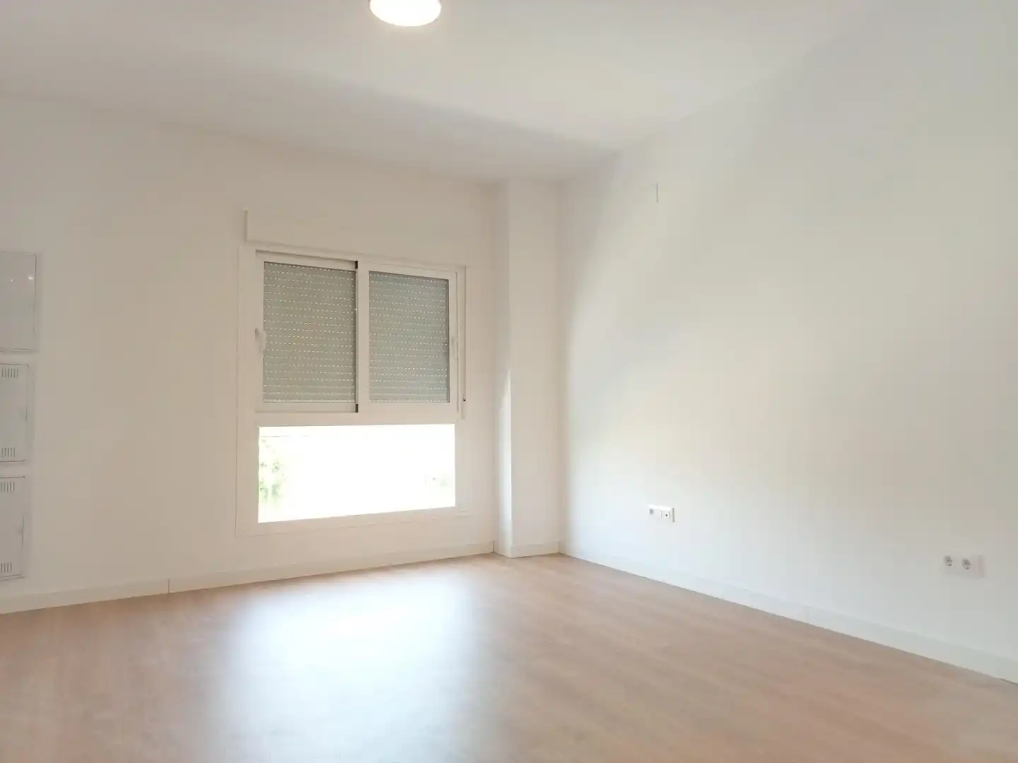 Schlafzimmer von Dachboden zur Miete in Espartinas mit Klimaanlage, Terrasse und Abstellraum