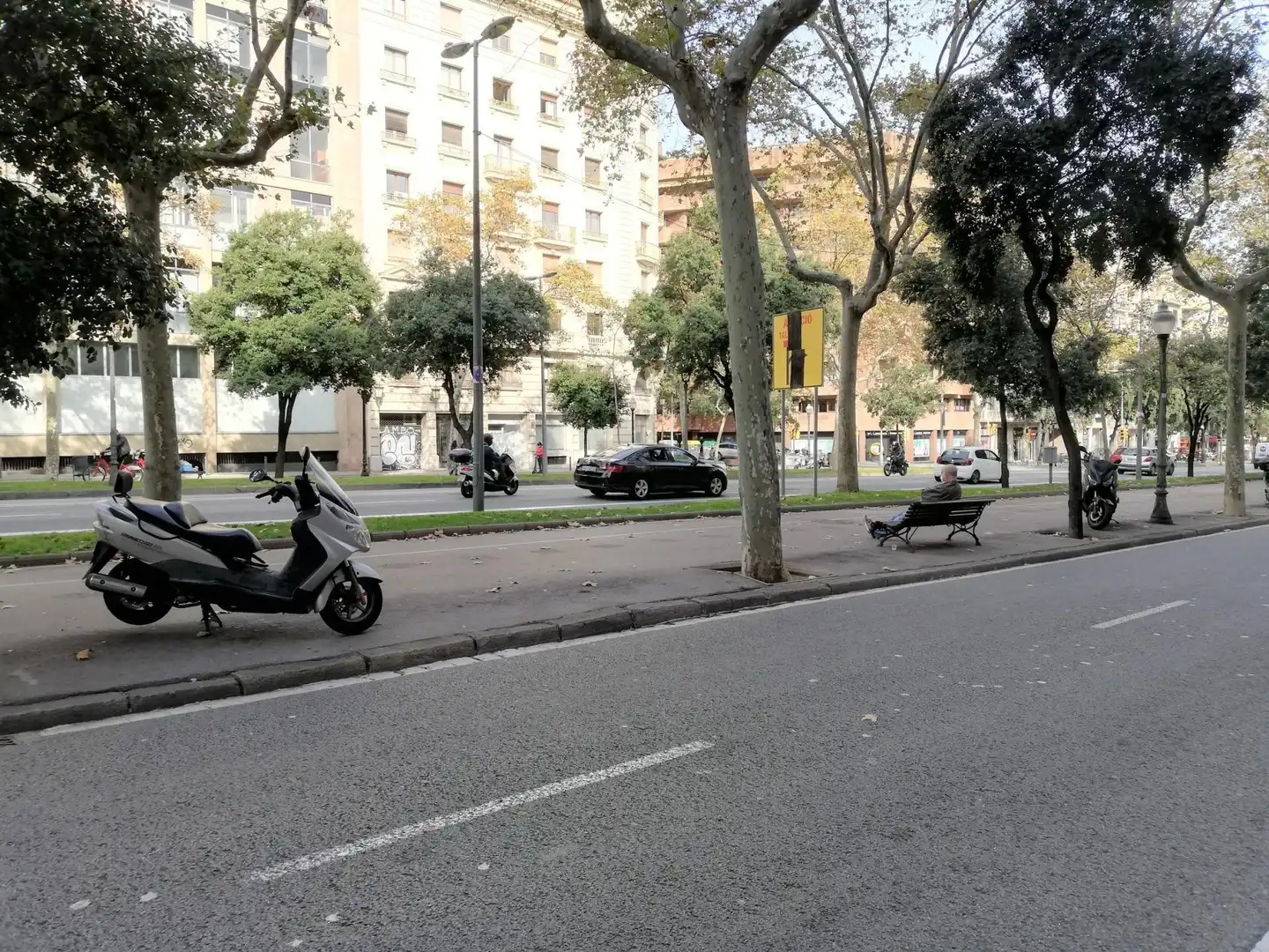 Vista exterior de Piso en venta en Barcelona con Calefacción y Balcón