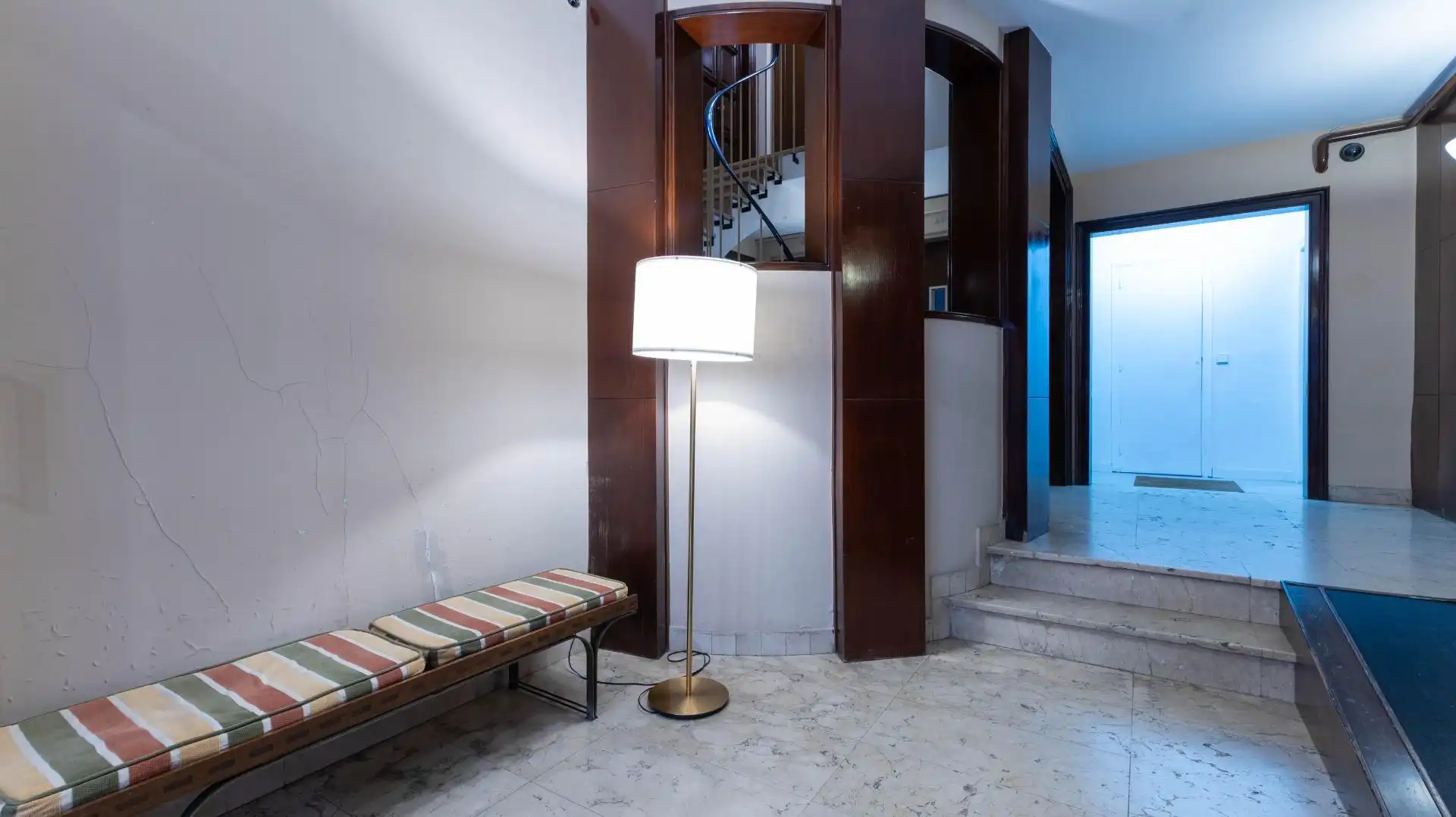 Wohnung zum Verkauf in Barcelona mit Parkett, Terrasse und Möbliert