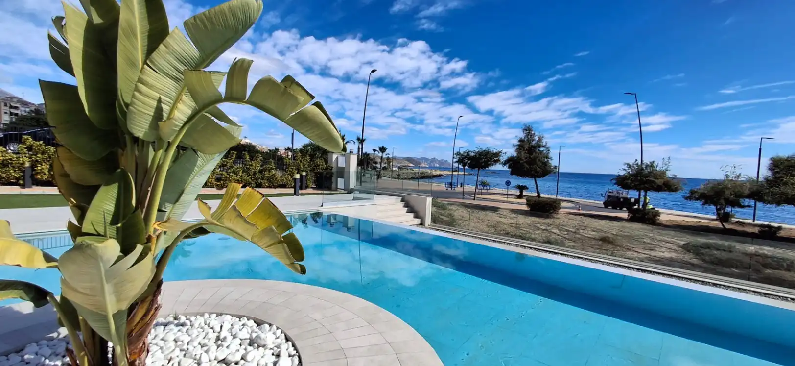 Schwimmbecken von Wohnungen zum Verkauf in Villajoyosa / La Vila Joiosa mit Klimaanlage, Privatgarten und Terrasse