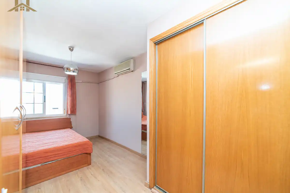 Habitación de Casa adosada en venta en Móstoles con Aire acondicionado, Calefacción y Jardín privado