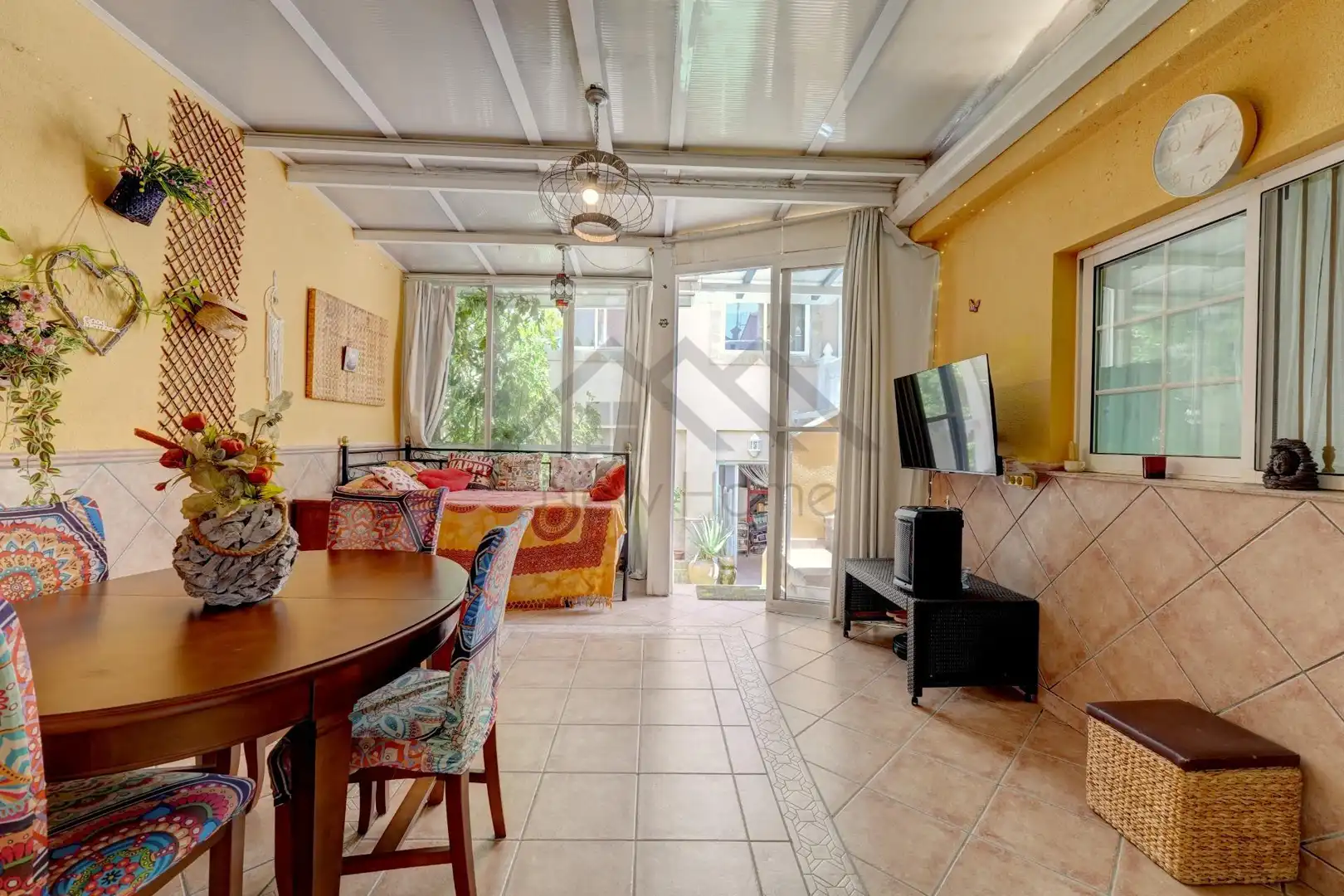 Sala d'estar de Finca rústica en venda en Benaguasil amb Terrassa, Traster i Piscina