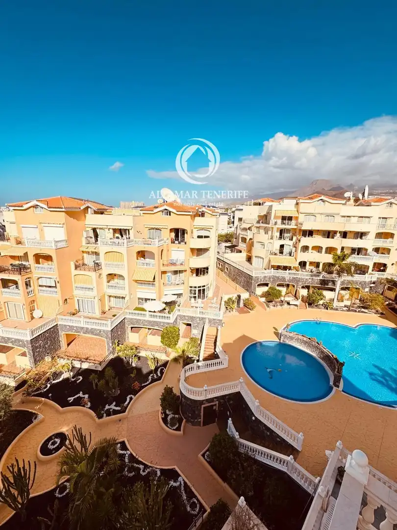 Penthouse with pool for sale in Juan Carlos I