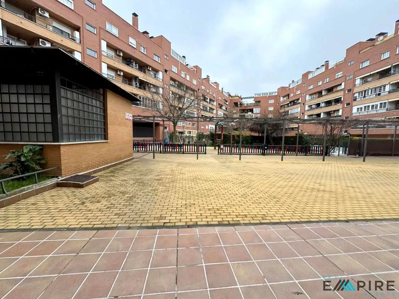 Vista exterior de Dúplex en venta en Parla con Aire acondicionado, Calefacción y Terraza