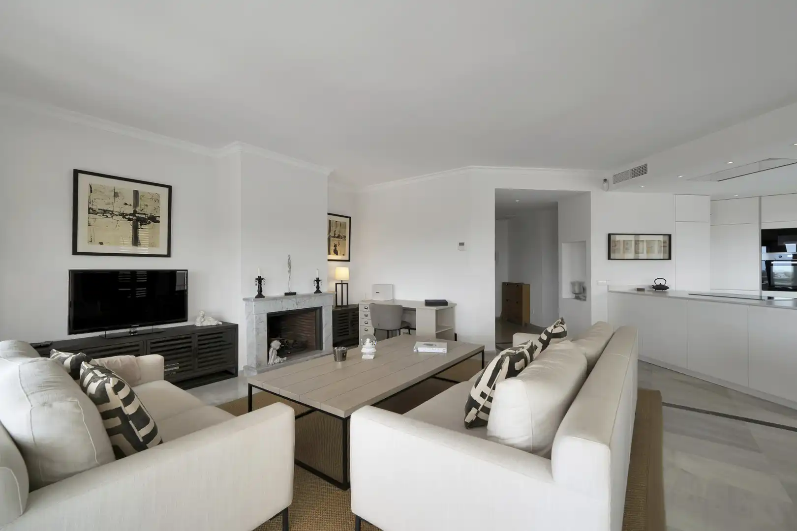 Sala de estar de Apartamento en venta en Marbella con Aire acondicionado, Terraza y Piscina