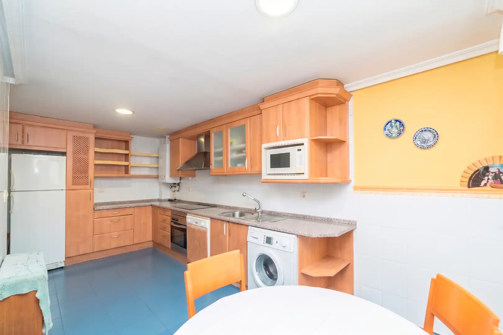 Cocina de Casa adosada en venta en Madrid con Aire acondicionado, Calefacción y Jardín privado