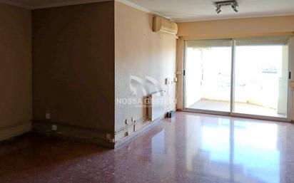 Flat for sale in  Valencia Capital  with Air Conditioner and Balcony