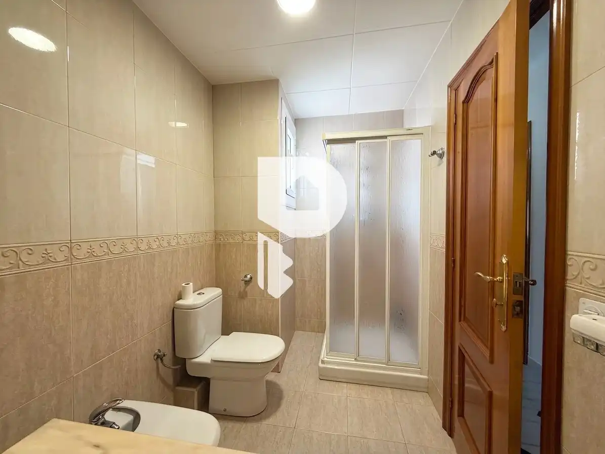 Bathroom of Flat for sale in Sant Vicenç Dels Horts  with Air Conditioner, Heating and Terrace
