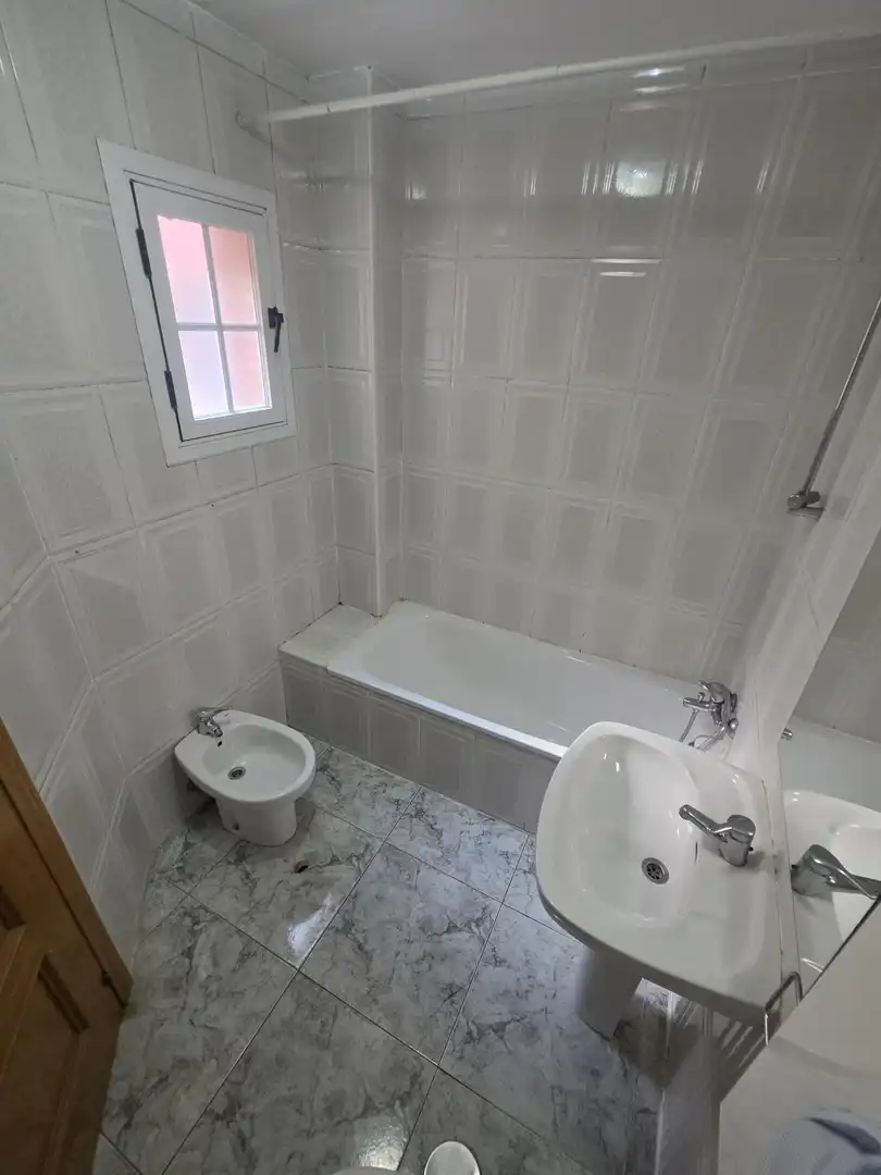 Bathroom of Flat for sale in Valdemoro  with Air Conditioner and Heating