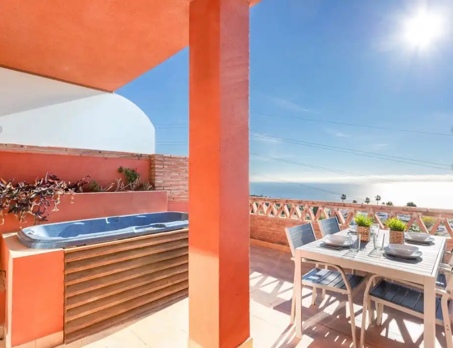 Piso con piscina en venta en Las Gaviotas  - Carvajal, imagen 2