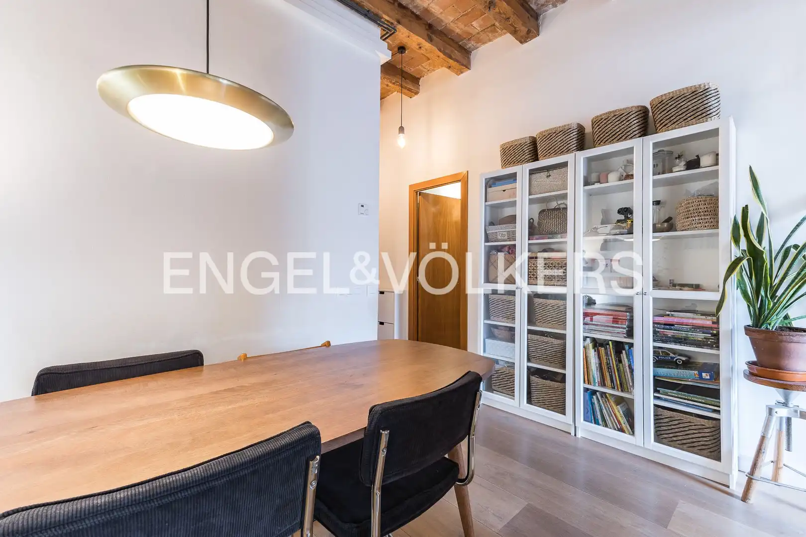 Comedor de Piso en venta en Barcelona con Aire acondicionado, Calefacción y Amueblado