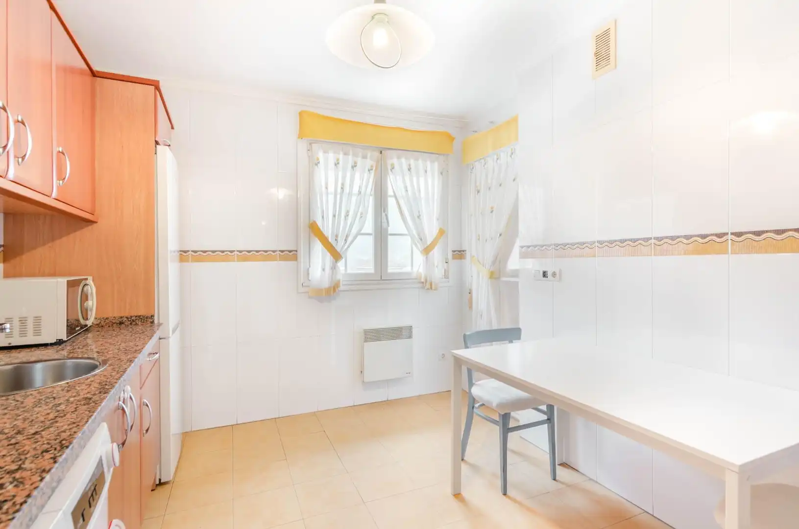 Cocina de Piso en venta en Mieres (Asturias) con Calefacción, Amueblado y Balcón
