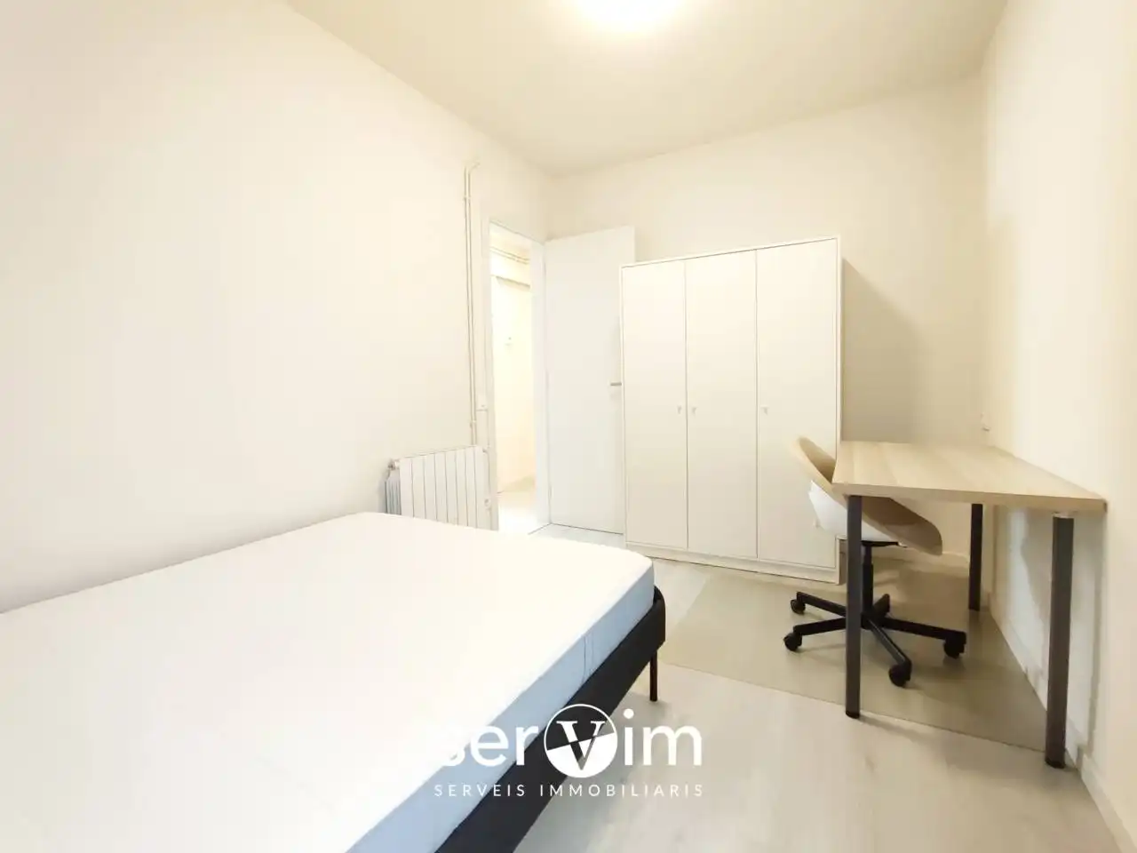 Schlafzimmer von Wohnung zum Verkauf in Girona mit Heizung und Balkon