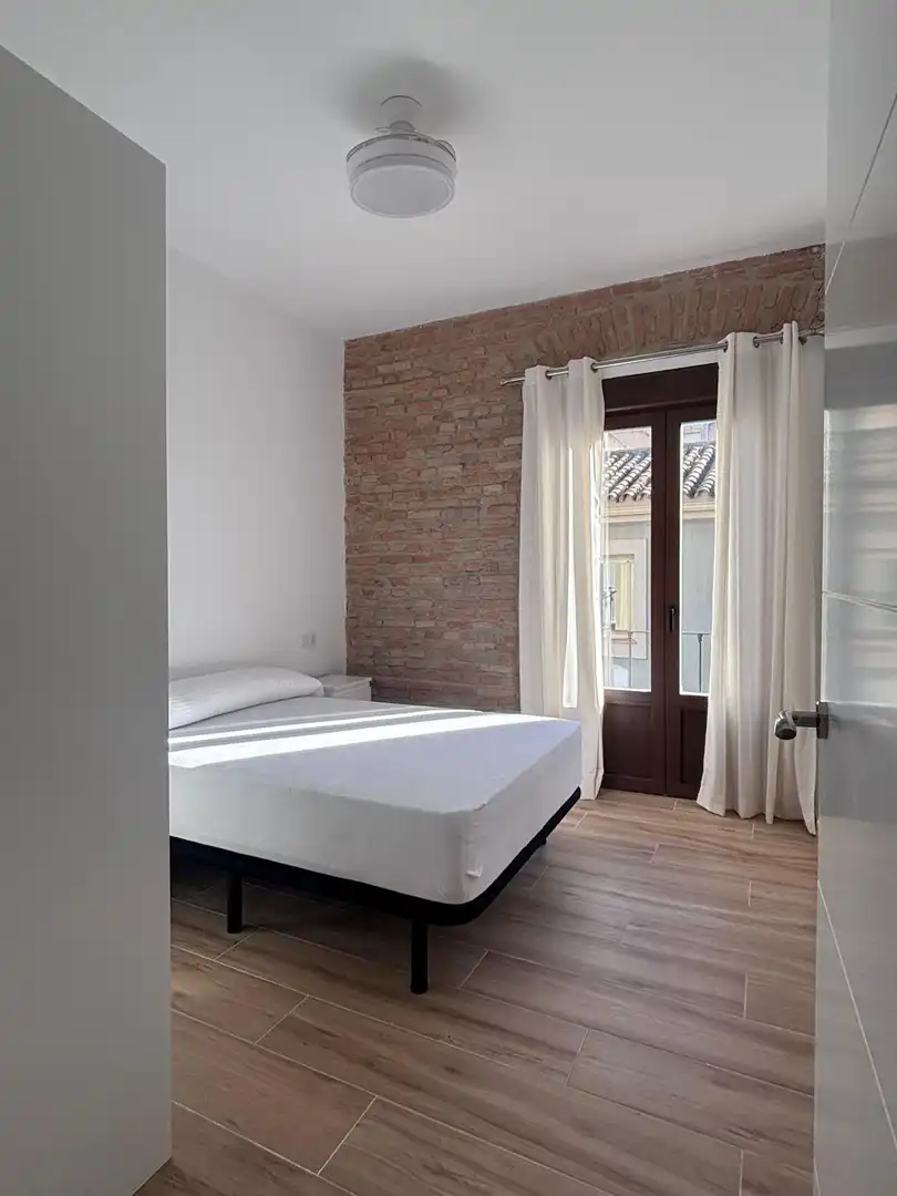 Bedroom of Flat for rent in Granada  with Air Conditioner, Furnished and Balcony