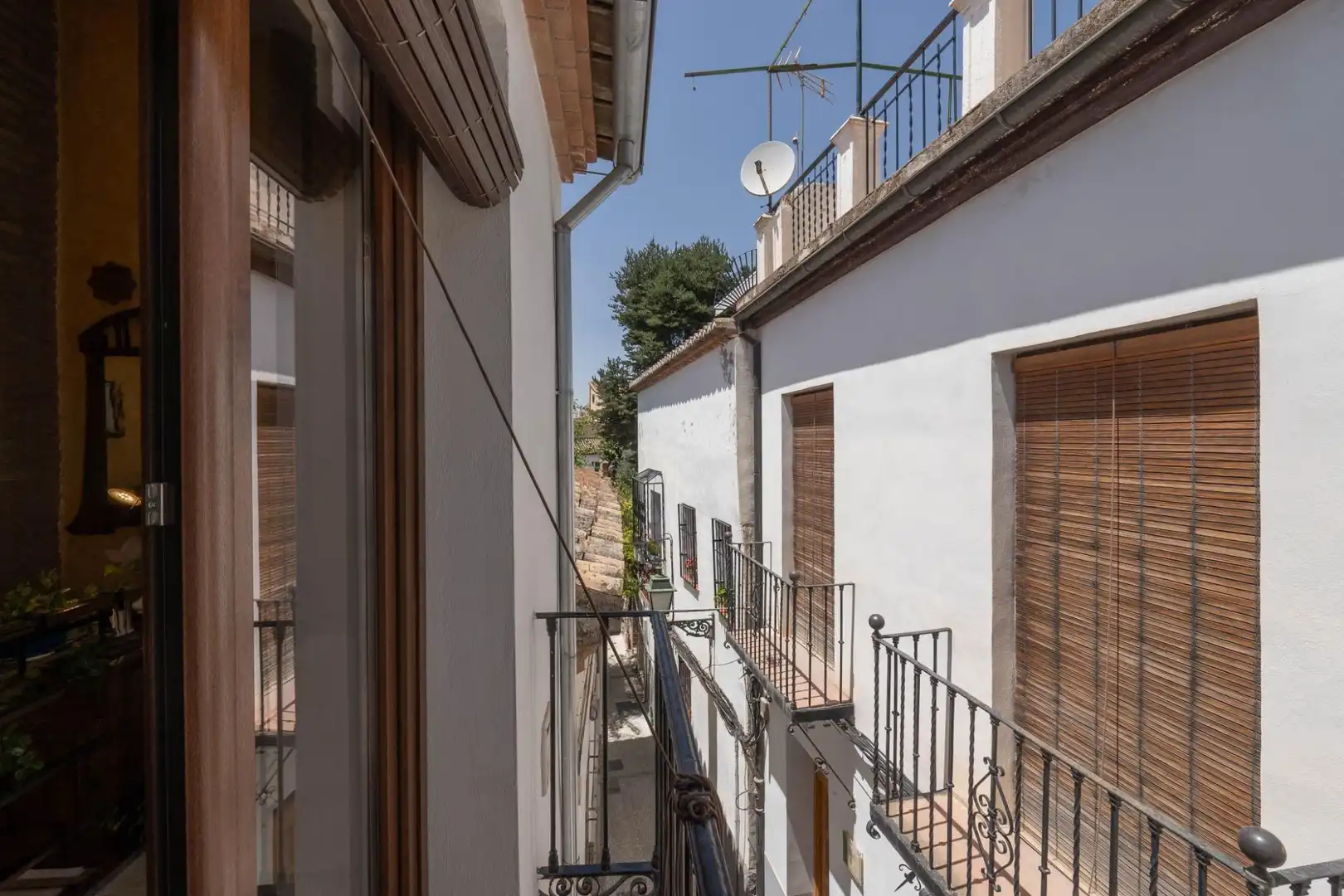 Vista exterior de Casa o chalet en venta en Granada con Terraza y Balcón
