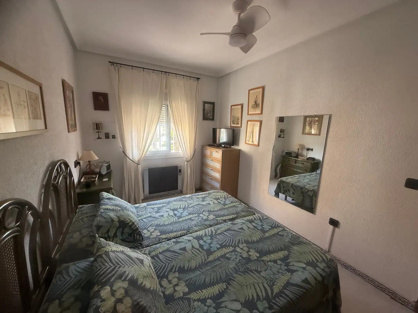 Dormitori de Apartament en venda en Torrevieja amb Jardí privat, Terrassa i Moblat