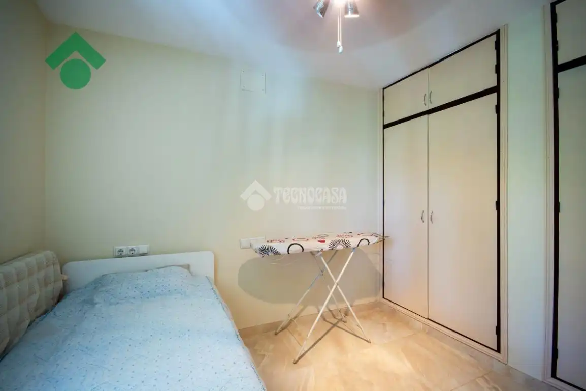 Habitación de Casa adosada en venta en Rincón de la Victoria con Aire acondicionado y Piscina comunitaria