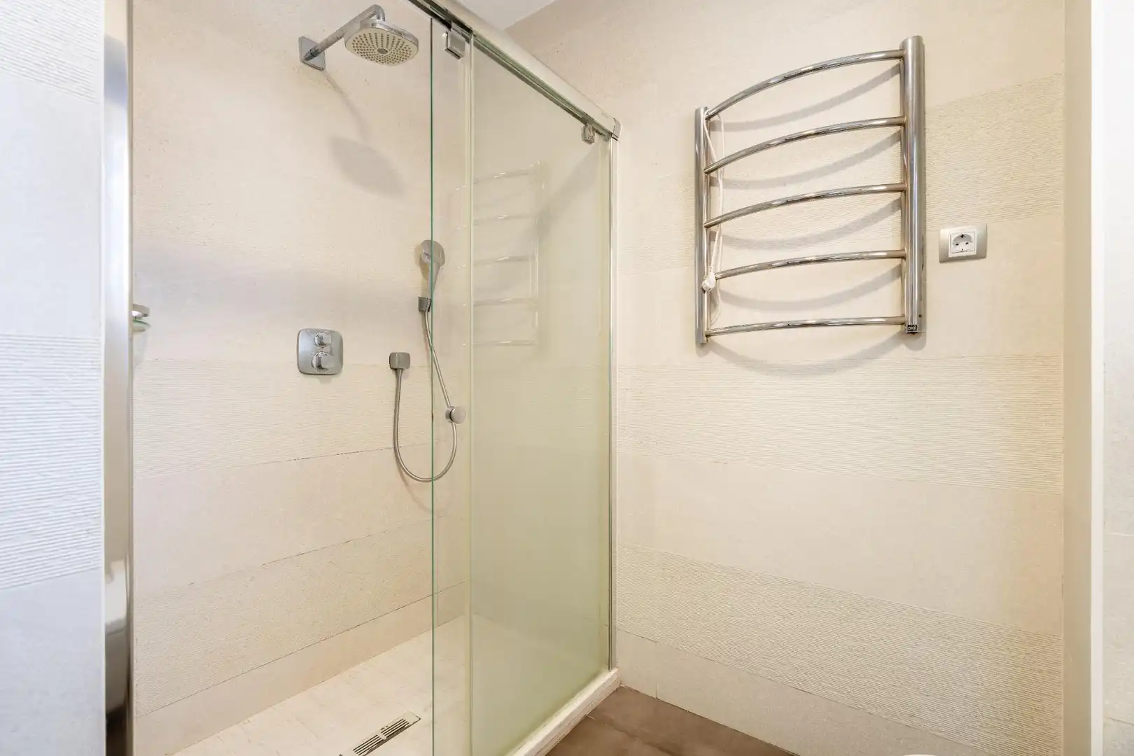 Baño de Piso de alquiler en Almería con Aire acondicionado, Terraza y Amueblado