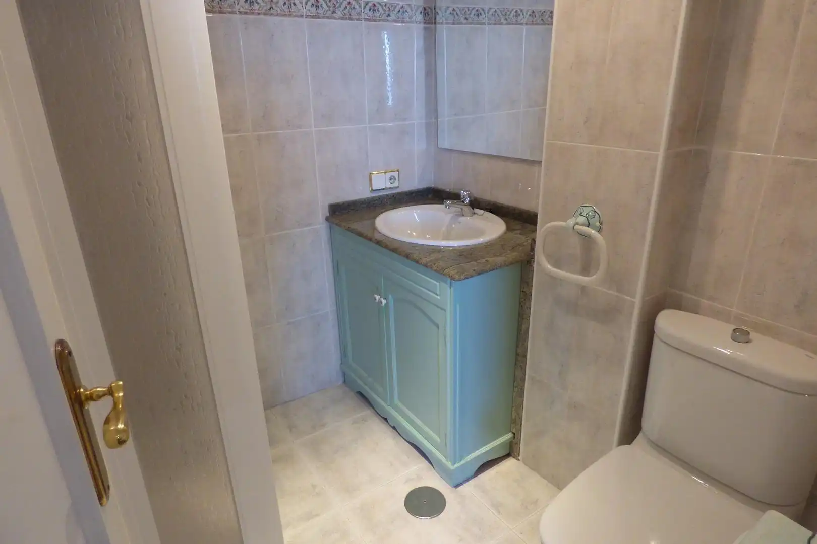 Badezimmer von Wohnung zum Verkauf in Alicante / Alacant mit Klimaanlage, Heizung und Privatgarten