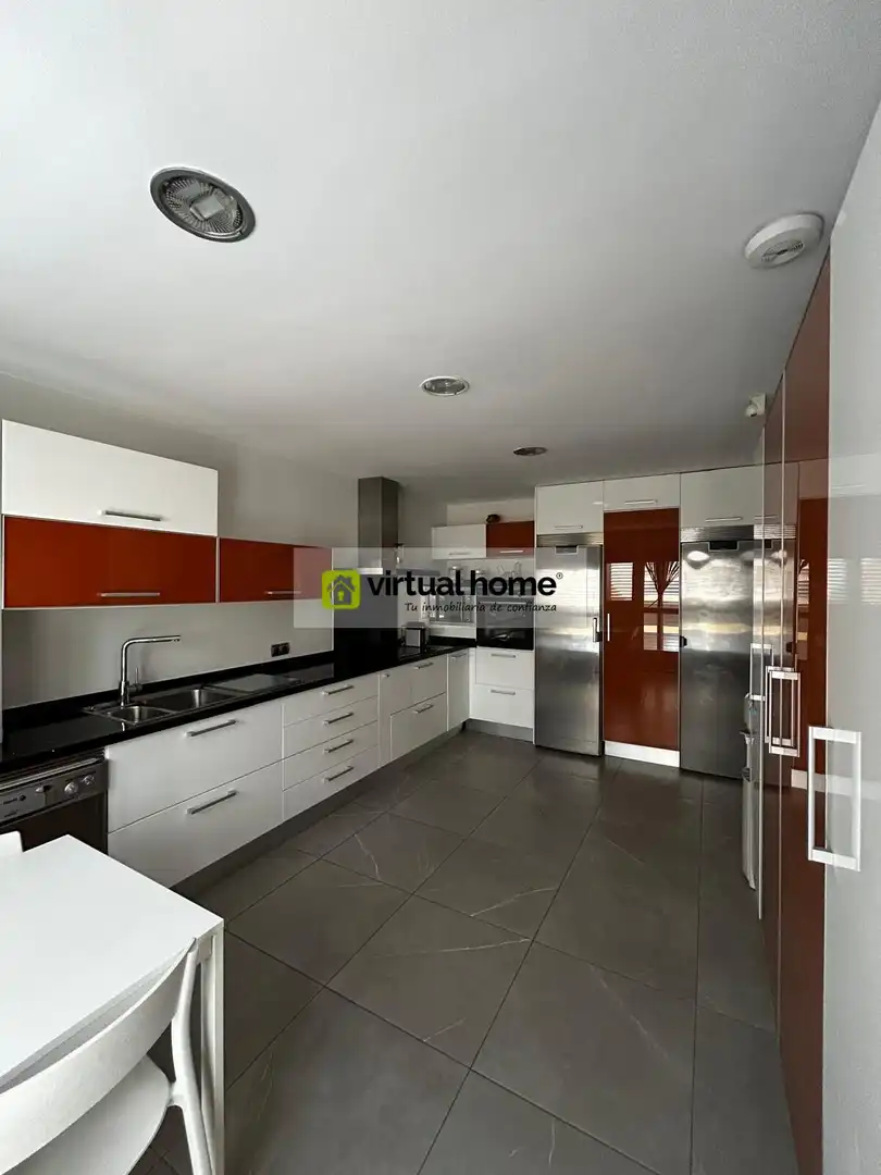 Detached house with pool for sale in Rincón de Loix