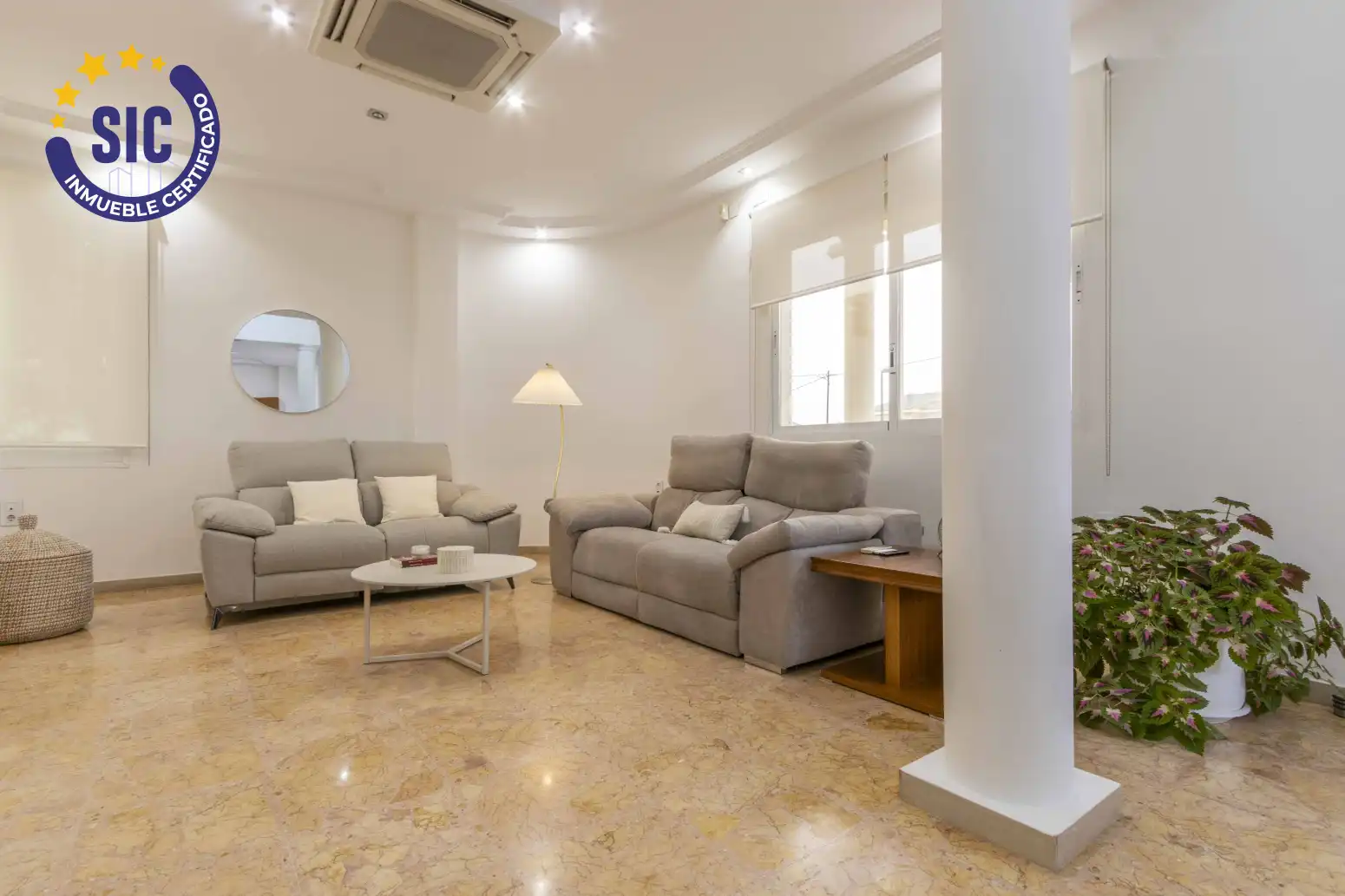 Sala d'estar de Casa o xalet en venda en Torrent amb Aire condicionat, Calefacció i Jardí privat