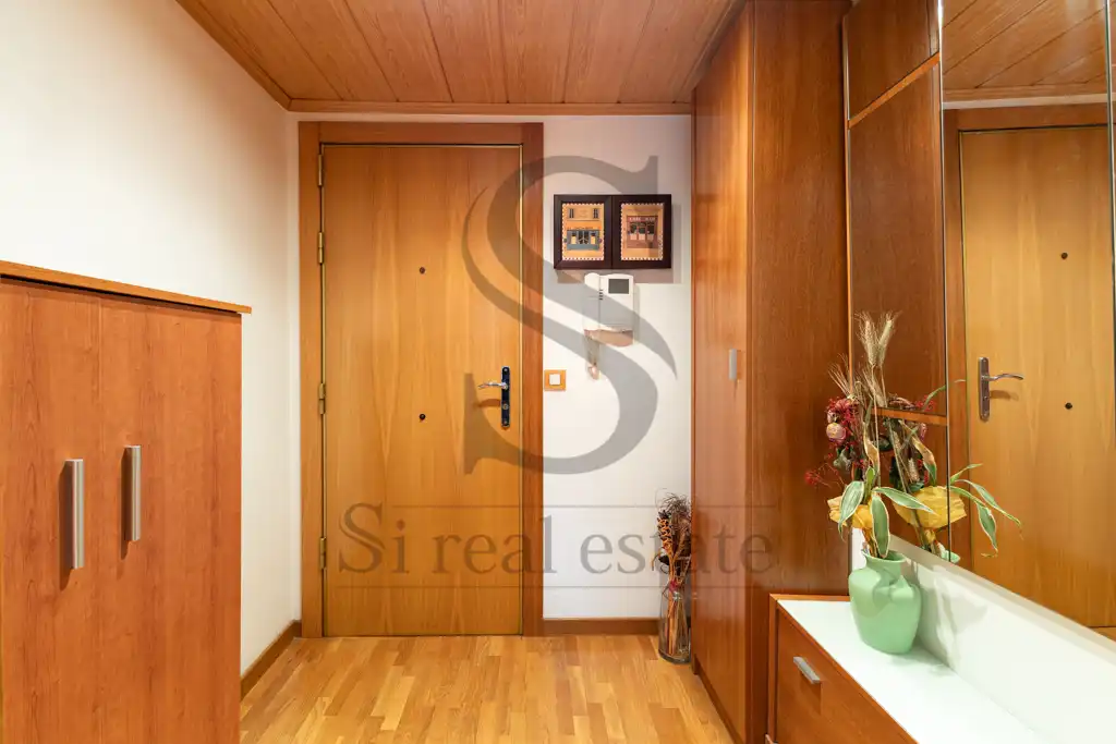 Flat for sale in Barcelona  with Air Conditioner and Parquet flooring