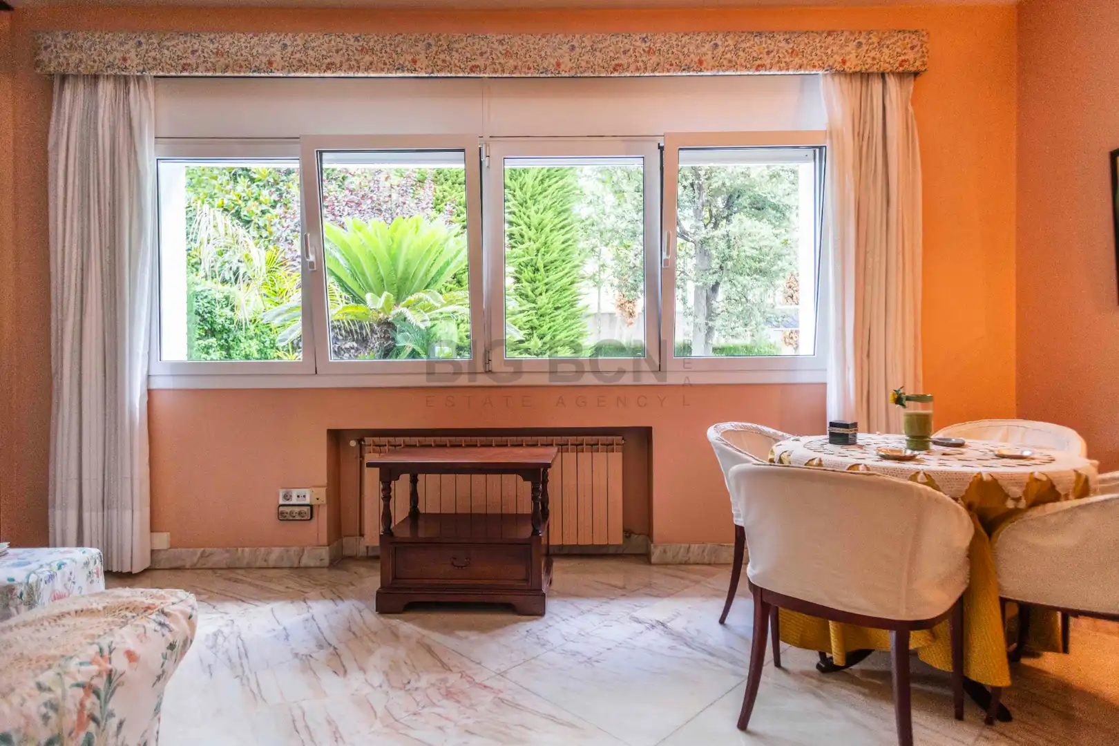 Menjador de Casa o xalet en venda en Barcelona amb Aire condicionat, Calefacció i Jardí privat