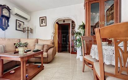 Living room of Flat for sale in  Granada Capital  with Air Conditioner