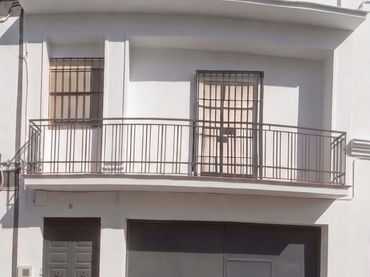 Casa amb balcó en venda a Centro - Doña Mercedes