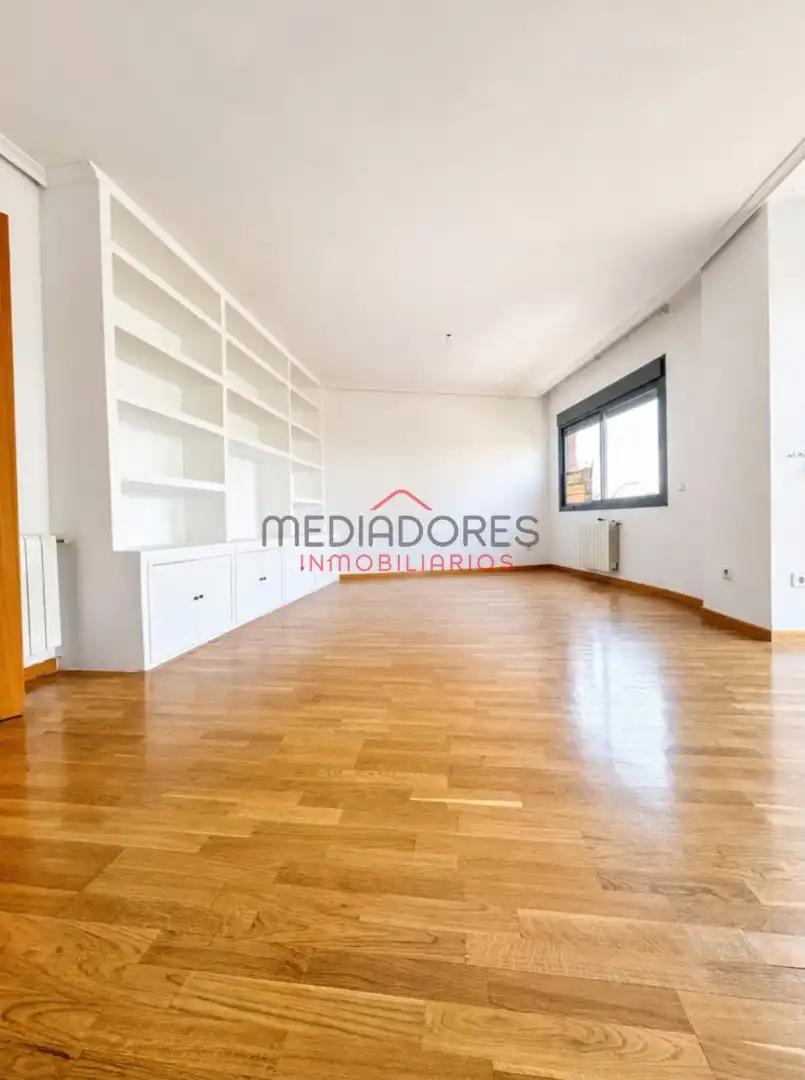Piso con terraza en venta en Avenida de Francisco Pi y Margall, imagen 3