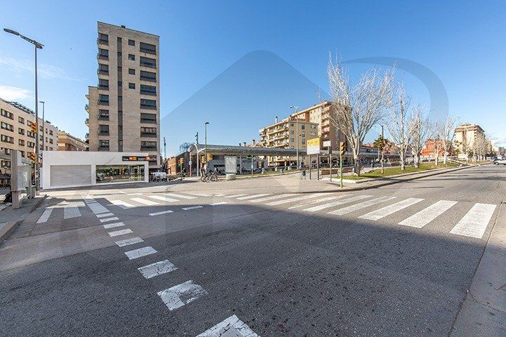 Vista exterior de Nau industrial en venda en Sabadell