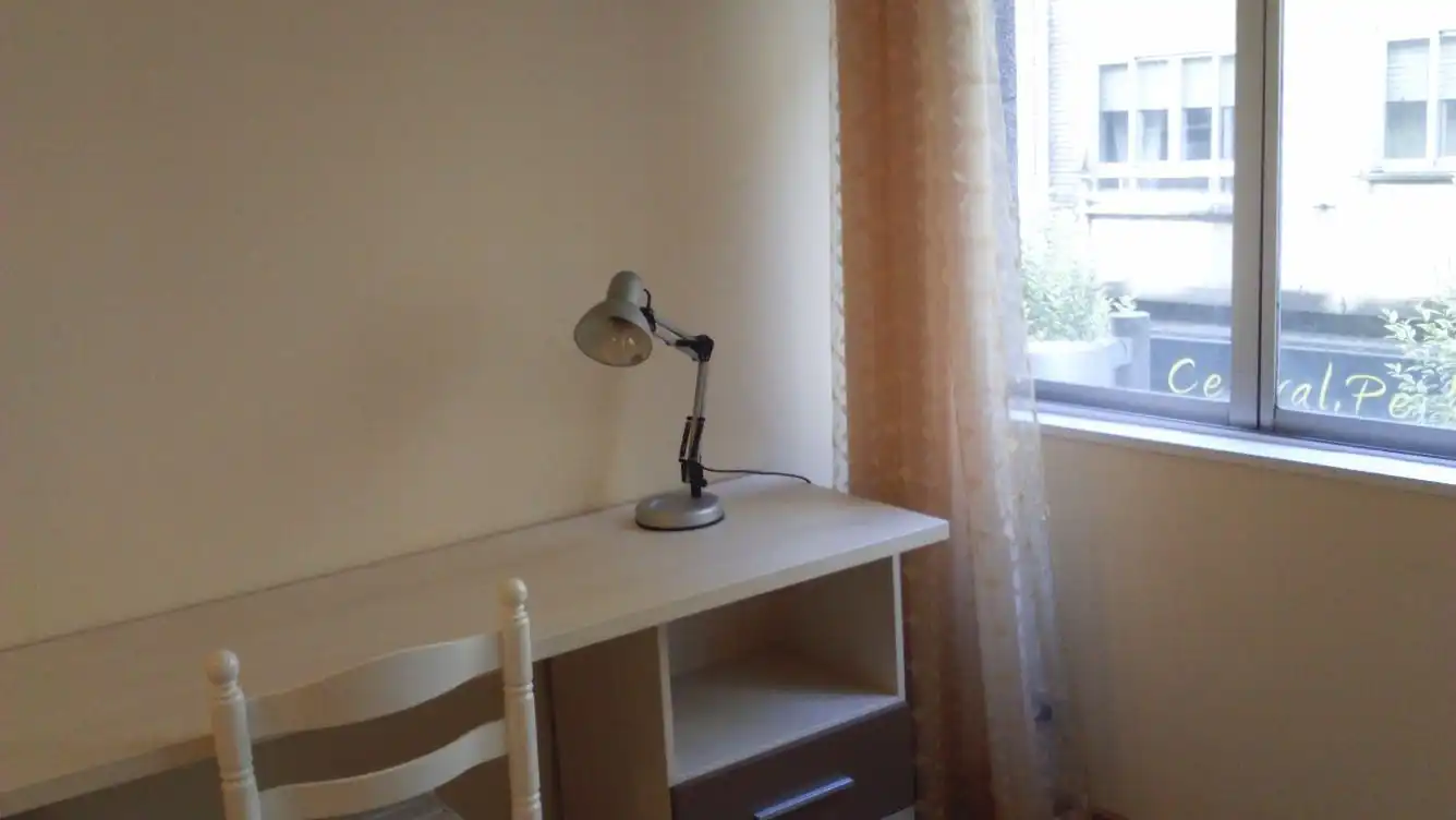 Habitación de Piso de alquiler en Santiago de Compostela  con Calefacción, Parquet y Amueblado