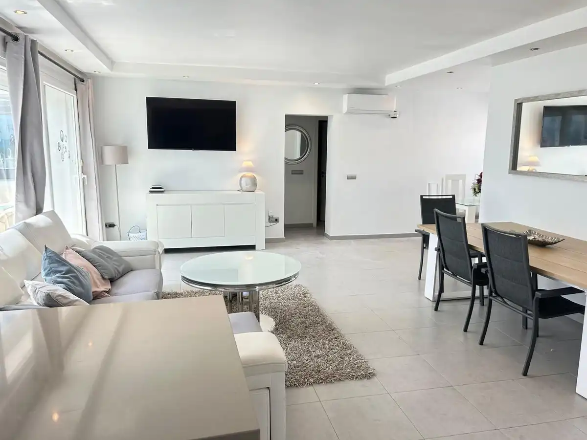 Sala de estar de Casa o chalet de alquiler en Estepona con Aire acondicionado, Piscina y Amueblado