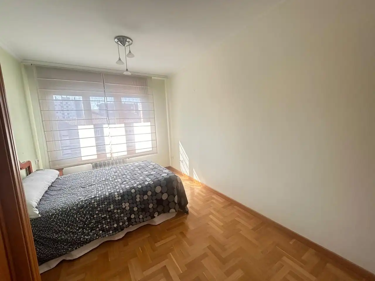 Bedroom of Flat for rent in Gijón   with Heating, Terrace and Storage room