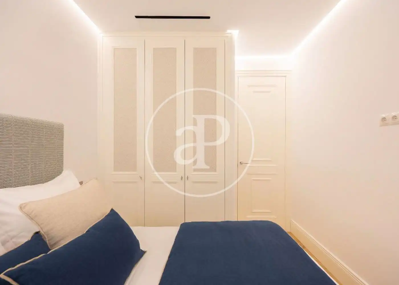 Bedroom of Flat for sale in Madrid  with Air Conditioner, Heating and Storage room